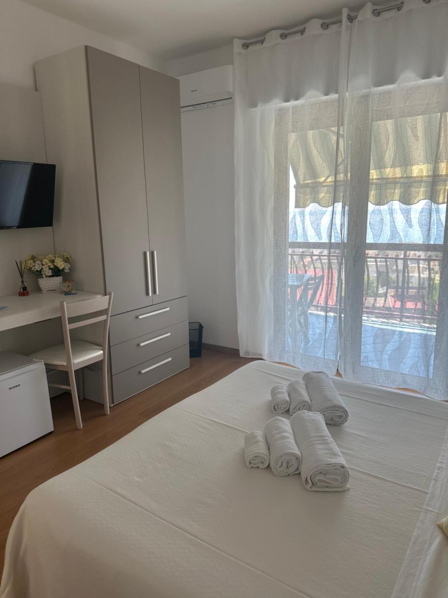 Bnb Nuova Vita Paola Bagian luar foto